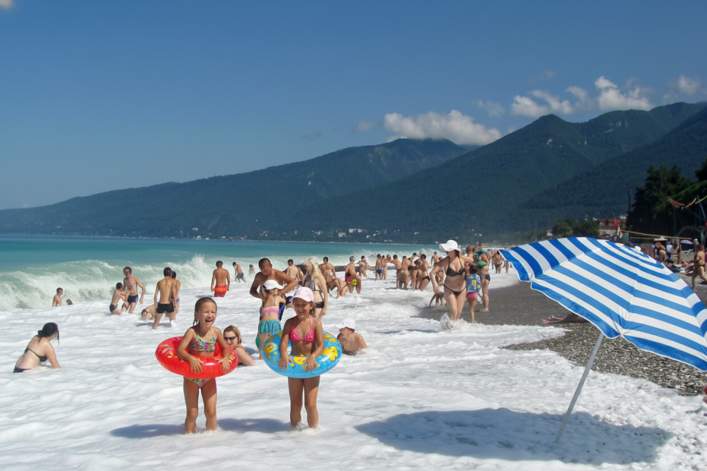 Россияне на отдыхе в Абхазской Республике Туристический сезон в Абхазии