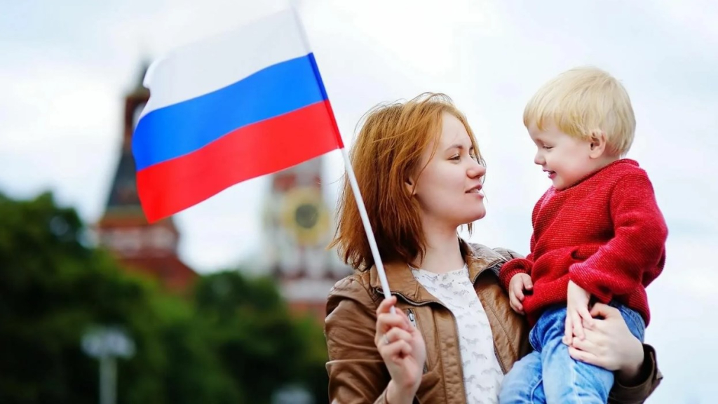 Мама с малышом
