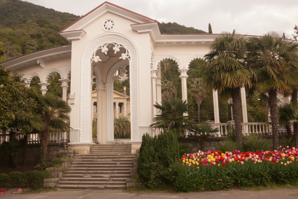 Гагрская колоннада в Абхазии