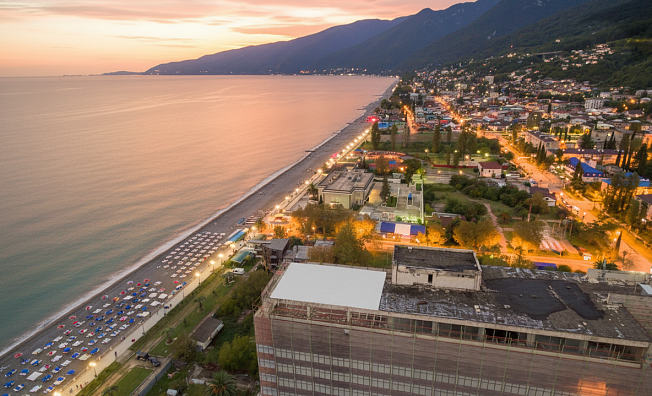 Гагра – лучшее место для отдыха в Абхазии: почему инвесторы выбирают именно ее